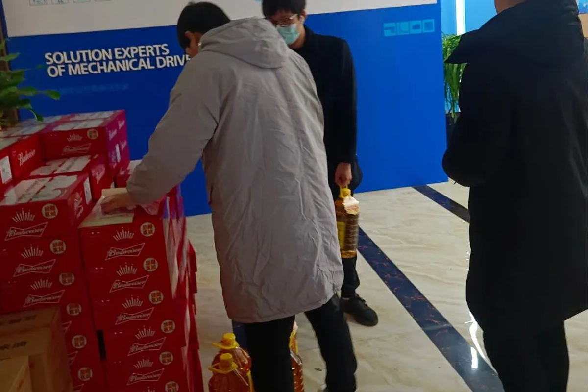 大展宏兔年，有一種溫暖是公司發年貨